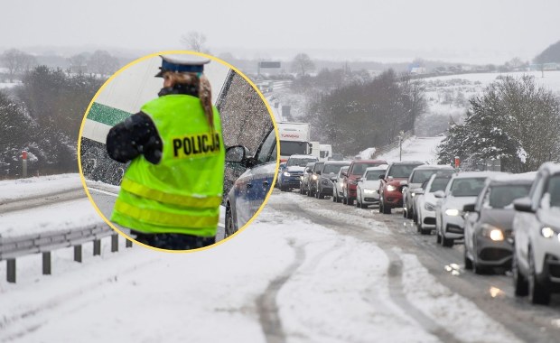 Wypadek na A1 w kierunku Łodzi. Ciężarówka uderzyła w bariery