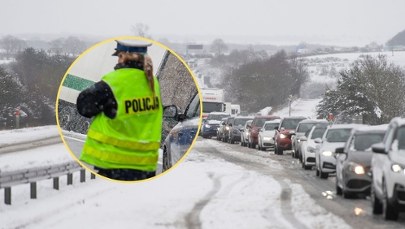 Wypadek na A1 w kierunku Łodzi. Ciężarówka uderzyła w bariery