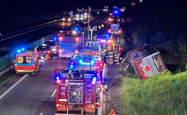 Wypadek na A4. Autokar wypadł z drogi, są ranni