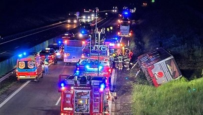 Wypadek na A4. Autokar wypadł z drogi, są ranni