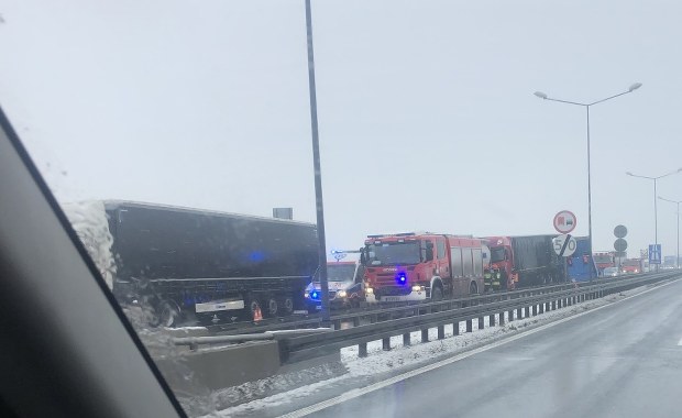 Wypadek na A4. Zderzyły się trzy ciężarówki