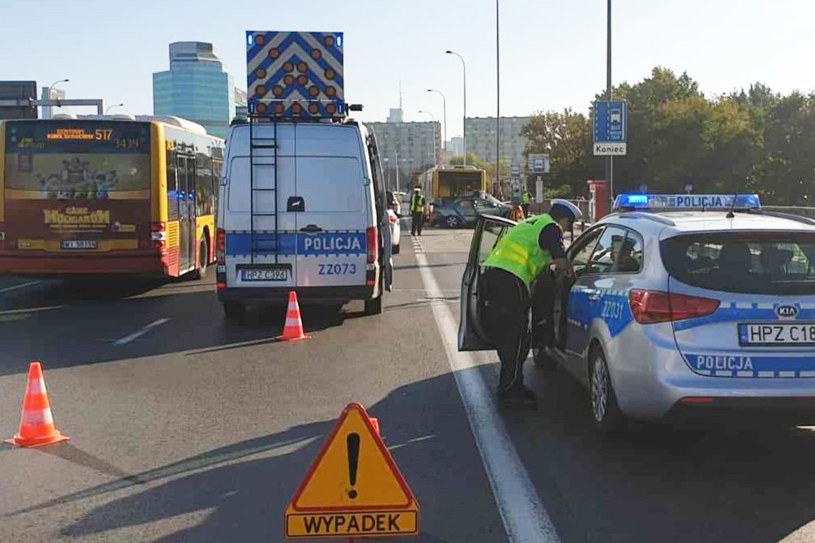 Wypadek na Alejach Jerozolimskich. Samochód najechał na autobus ZTM /Polska Policja /Policja