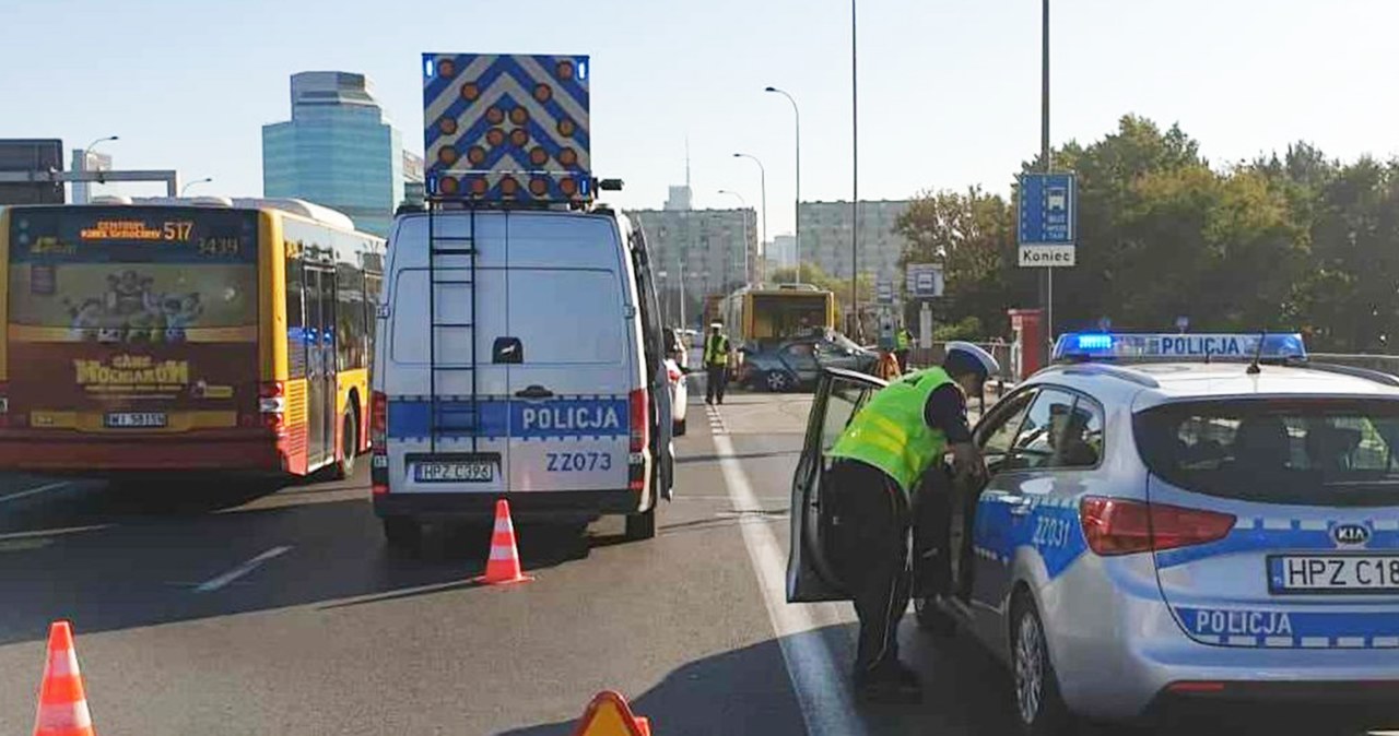 Wypadek na Alejach Jerozolimskich. Samochód najechał na autobus ZTM /Polska Policja /Policja