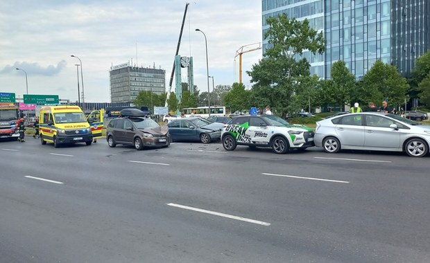 Wypadek na Alejach Jerozolimskich. Utrudnienia dla kierowców