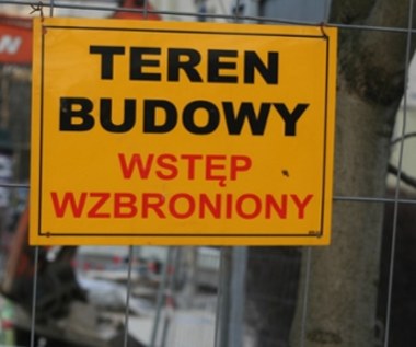 Wypadek na budowie. Na robotnika osunęła się ziemia