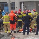 Wypadek na budowie zajezdni tramwajowej. Na 42-latka spadł betonowy blok