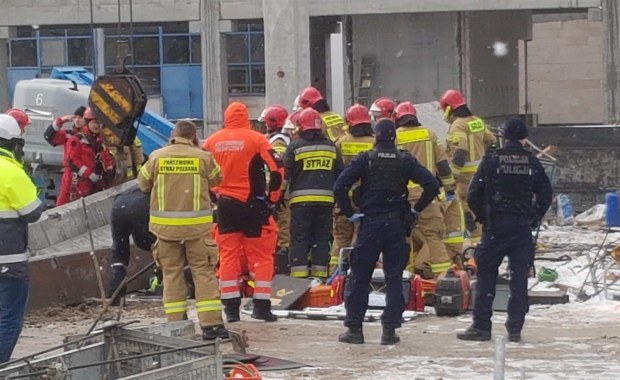 Wypadek na budowie zajezdni tramwajowej. Na 42-latka spadł betonowy blok
