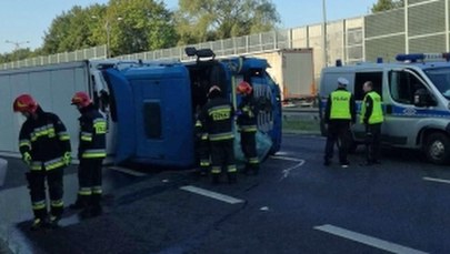 Wypadek na DK 1 w Tychach. Kierowca ciężarówki zasnął za kierownicą?