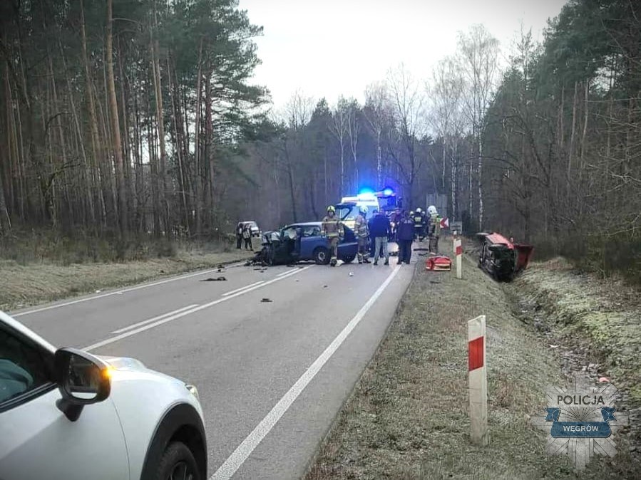 Wypadek na DK62 na Mazowszu; zdjęcie z miejsca zdarzenia /@PolicjaMazowsze (X) /