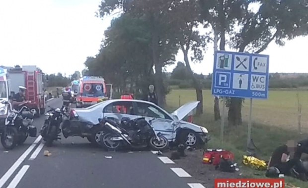 Wypadek na Dolnym Śląsku. Kobieta wjechała w motocyklistów