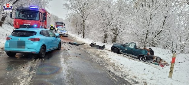 Wypadek na drodze wojewódzkiej 813 w Witaniowie /KPP Łęczna /Policja