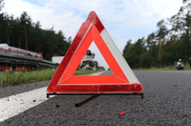 Wypadek na drodze /Marcin Bielecki /PAP