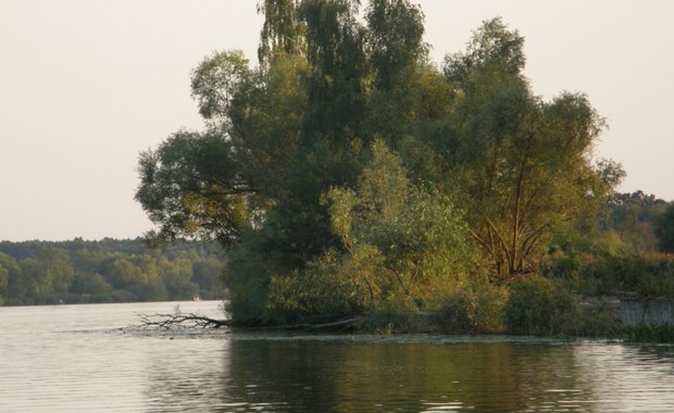 Wypadek na jeziorze Jeziorsko. 10 osób wpadło do wody