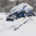 Wypadek na oponach letnich zimą. Można stracić tysiące zł