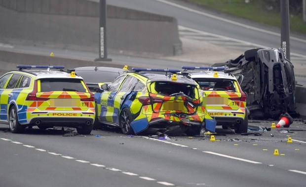 Wypadek na pierwszej randce. 5 policyjnych aut rozbitych