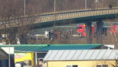 Wypadek na Podkarpaciu: Jedna osoba nie żyje, siedem trafiło do szpitala