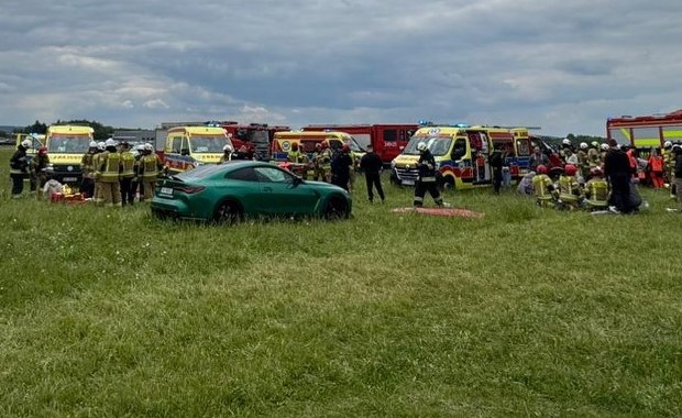 Wypadek na pokazie motoryzacyjnym w Krośnie! Samochód wjechał w tłum. FILM