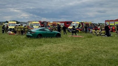 Wypadek na pokazie motoryzacyjnym w Krośnie! Samochód wjechał w tłum. FILM