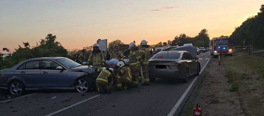 Wypadek na Półwyspie Helskim, zderzyły się trzy samochody /PSP Puck /