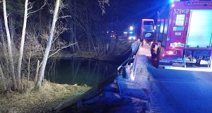 Wypadek na Pomorzu. Samochód wpadł do rzeki, nie żyje mężczyzna