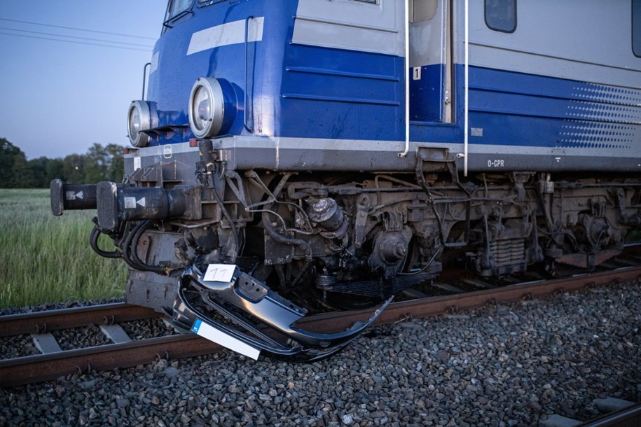 Wypadek na przejeździe kolejowym w Wołyńcach. Wstrząsające nagranie