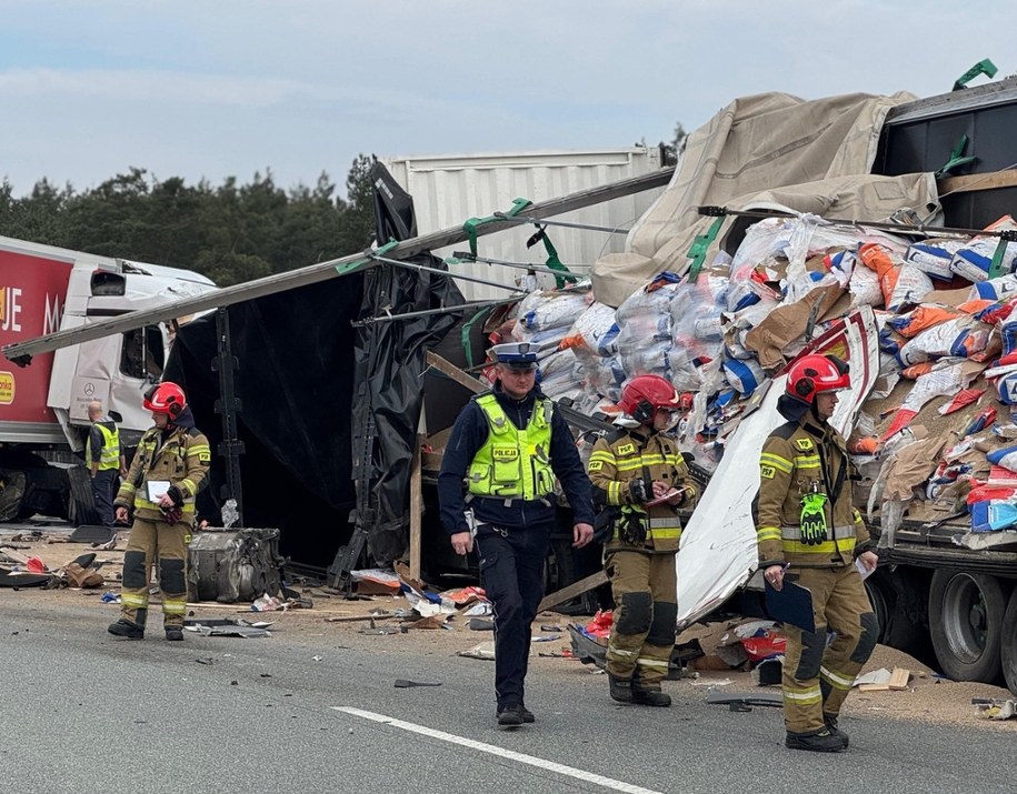 Wypadek na S8 koło Zduńskiej Woli /KPP Zduńska Wola /