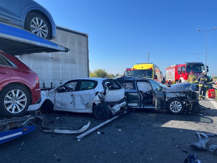 Wypadek na S8, woj. dolnośląskie, 27 września 2025 /foto: Komenda Powiatowa Państwowej Straży Pożarnej w Oleśnicy /Państwowa Straż Pożarna