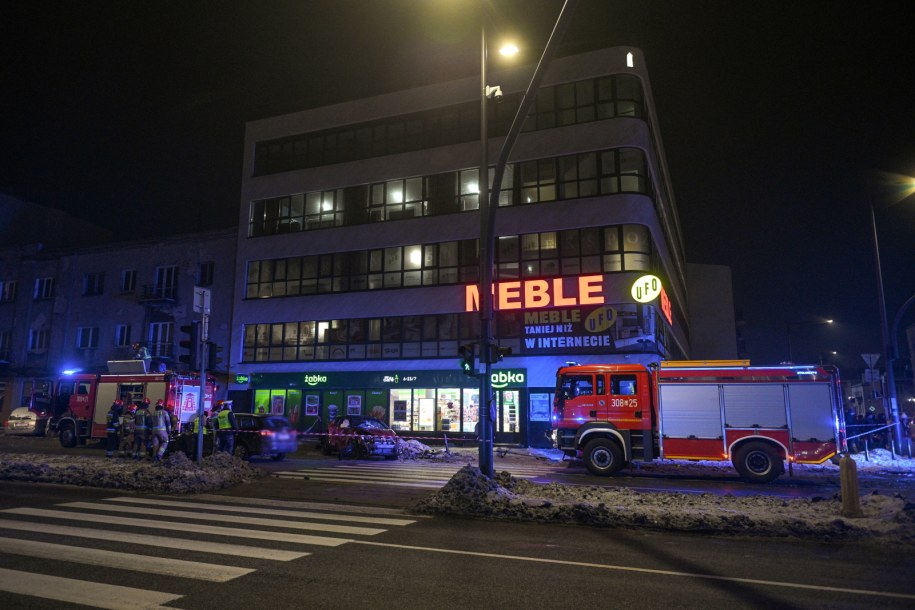 Wypadek na skrzyżowaniu ulic Grochowskiej i Zamienieckiej  w Warszawie /Marcin Obara /PAP