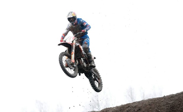 Wypadek na torze motocrossowym. Po motocyklistę przyleciał śmigłowiec LPR-u