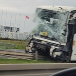 Wypadek na trasie Poznań-Tarnowo Podgórne. Zderzenie autobusu i ciągnika