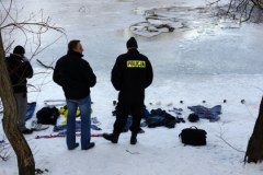 Wypadek na warszawskiej Woli. Dwaj młodzi ludzie wpadli pod lód