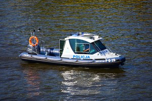Wypadek na Wiśle. Łódka z czterema osobami na pokładzie zaczęła tonąć 
