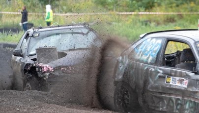 ​Wypadek na wyścigu starych aut. Oderwane koło uderzyło kobietę