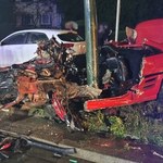 ​Wypadek na Zabłociu. Auto roztrzaskane na latarni