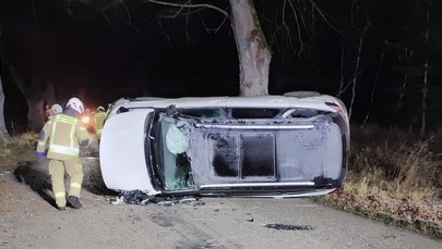 Wypadek pod Wałczem. Kierowca zakleszczony w pojeździe