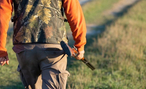 ​Wypadek przy rozkładaniu broni. Myśliwy postrzelił znajomego