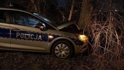 Wypadek radiowozu, w którym jechały nastolatki. Policjanci przywróceni do służby