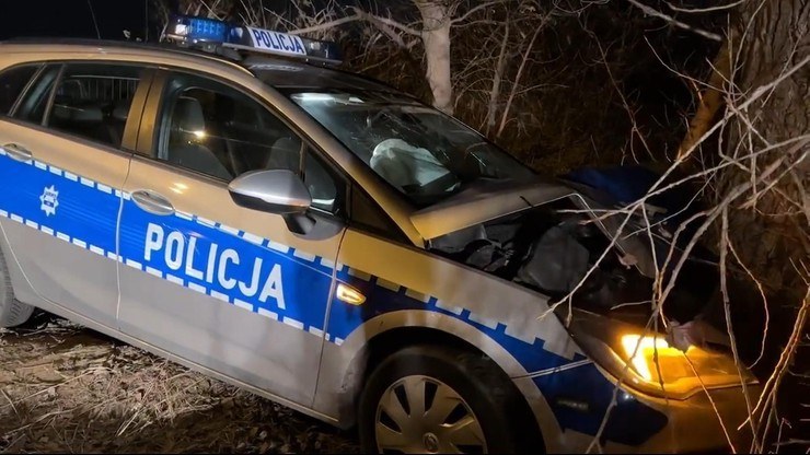 Wypadek radiowozu z nastolatkami w Dawidach. Policjant postawiony przed zarzutami /Polsat News