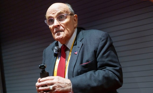 Wypadek Rudolpha Giulianiego. Niejasne okoliczności