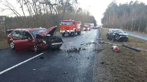 Wypadek samochodowy tuż przed lotniskiem Babimost niedaleko Zielonej Góry /KWP Lubuskie /Policja