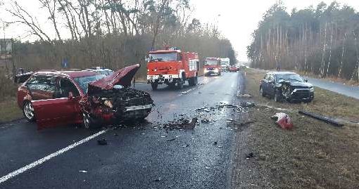 Wypadek samochodowy tuż przed lotniskiem Babimost niedaleko Zielonej Góry /KWP Lubuskie /Policja