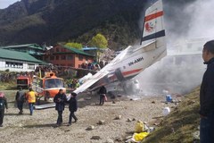 Wypadek samolotu na lotniku w rejonie Everestu