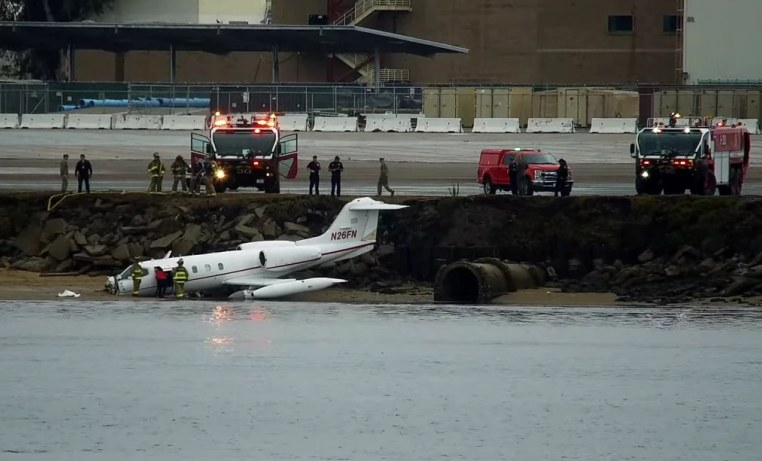 Wypadek samolotu odrzutowego nieopodal San Diego. Maszyna wpadła do zatoki /Twitter.com/San Diego Web Cam /