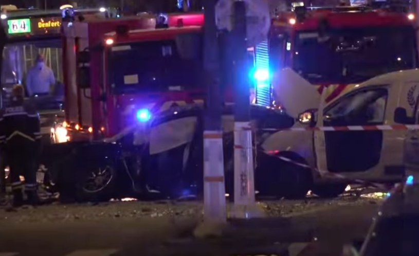 Wypadek Tesli w Paryżu. Nie żyje jedna osoba /Informacja prasowa