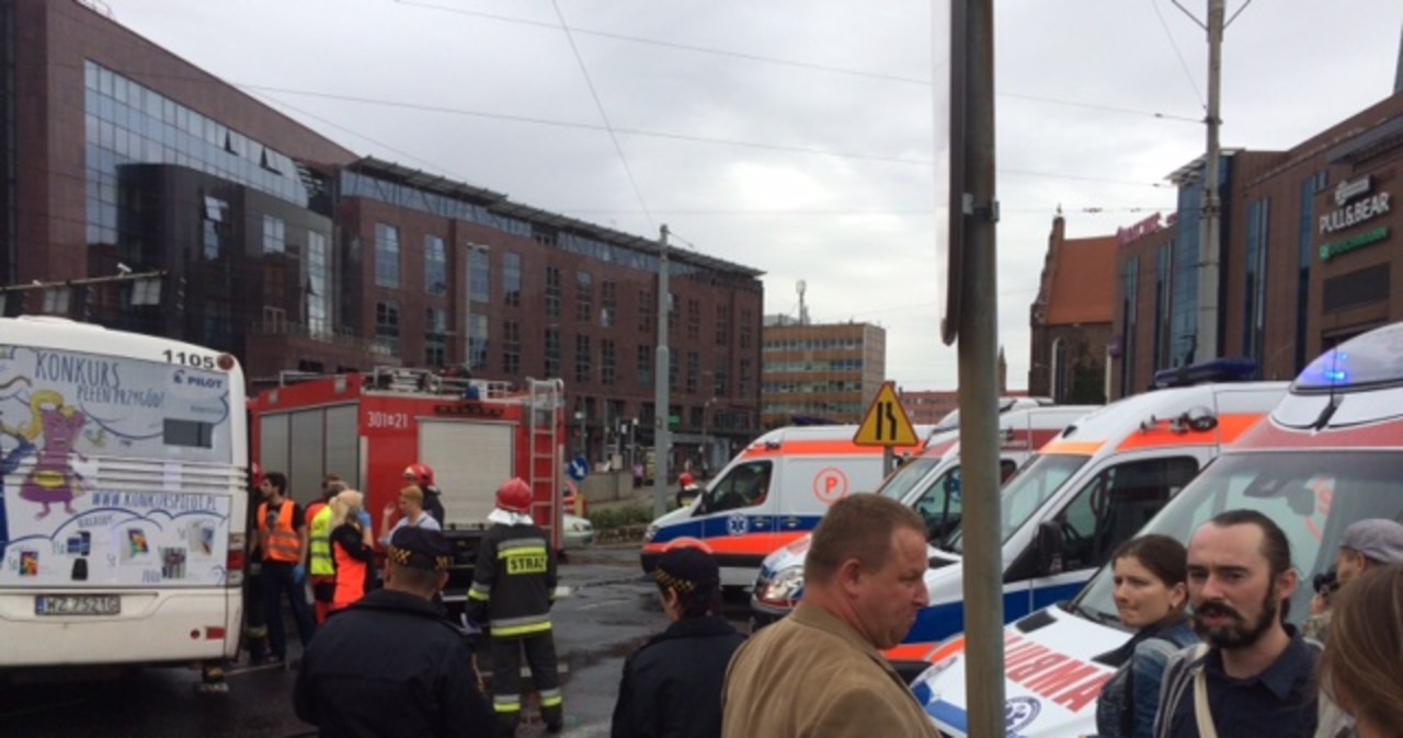 Wypadek tramwaju i autobusu we Wrocławiu