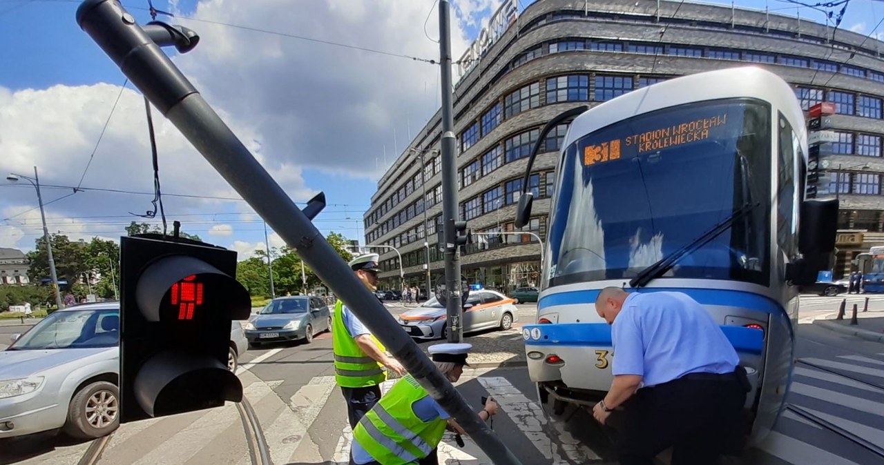 Wypadek tramwaju na przejściu dla pieszych /Jarosław Jakubczak /Agencja SE/East News