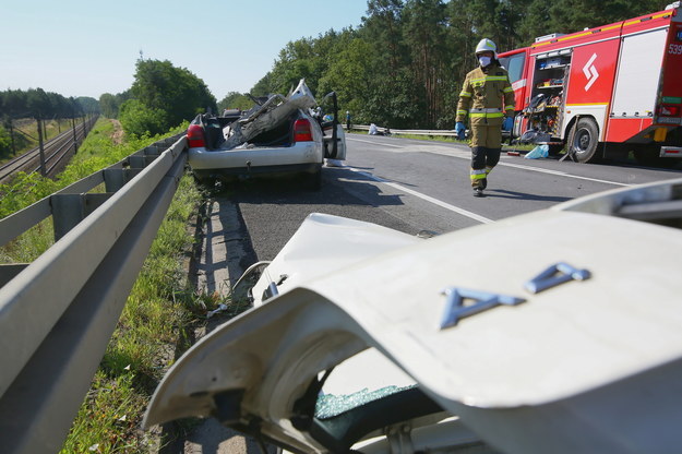 Tragiczny wypadek w Wielkopolsce: Dwie osoby zginęły, a siedem jest rannych, w tym dwoje dzieci Wypadek w Antoninie. /Tomasz Wojtasik /PAP
