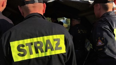 Wypadek w Białymstoku. Strażacy wydobyli zwłoki mężczyzny zasypanego otrębami w silosie