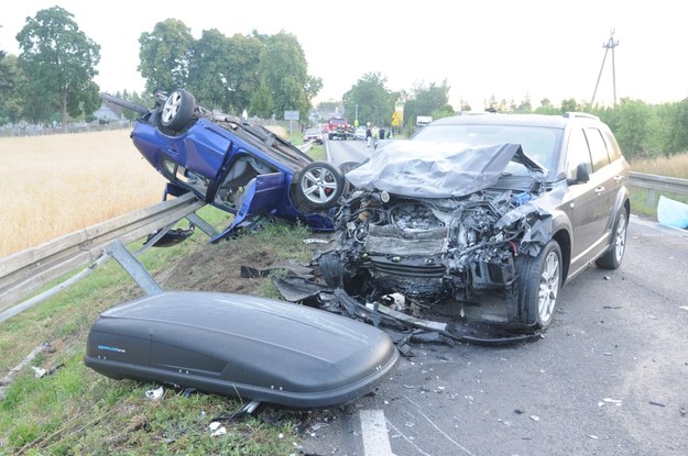 Wypadek w Brdowie: Zginęło 5 osób, szósta walczy o życie w szpitalu /Policja /PAP