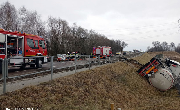 Wypadek w Iskrzyni na Podkarpaciu. Cysterna wypadła z drogi